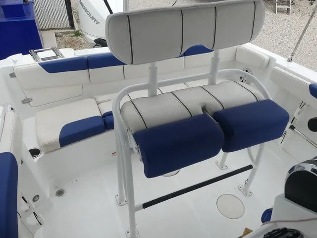 Slide: The Image of Tahoe 2150 CC 2020 - 25