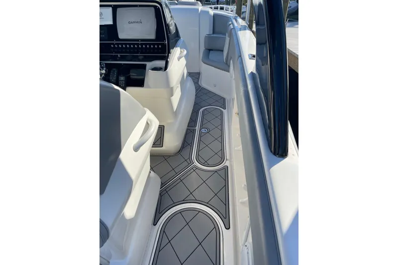 Slide: The Image of 2010 Concept 4400 Sport Yacht cruising on calm waters, rear view. - 12