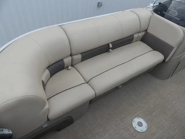 Slide: The Image of Sun Tracker Party Barge 22 DLX 2022 - 11