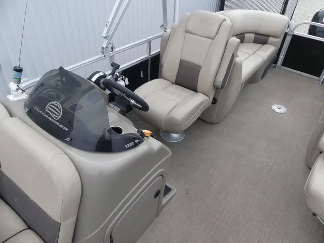 Slide: The Image of Sun Tracker Party Barge 22 DLX 2022 - 14