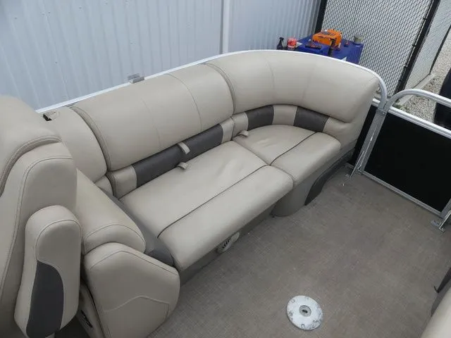 Slide: The Image of Sun Tracker Party Barge 22 DLX 2022 - 15