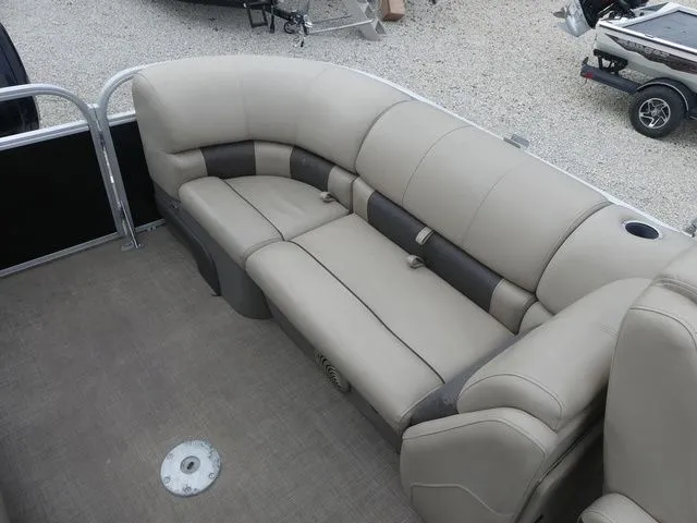 Slide: The Image of Sun Tracker Party Barge 22 DLX 2022 - 16