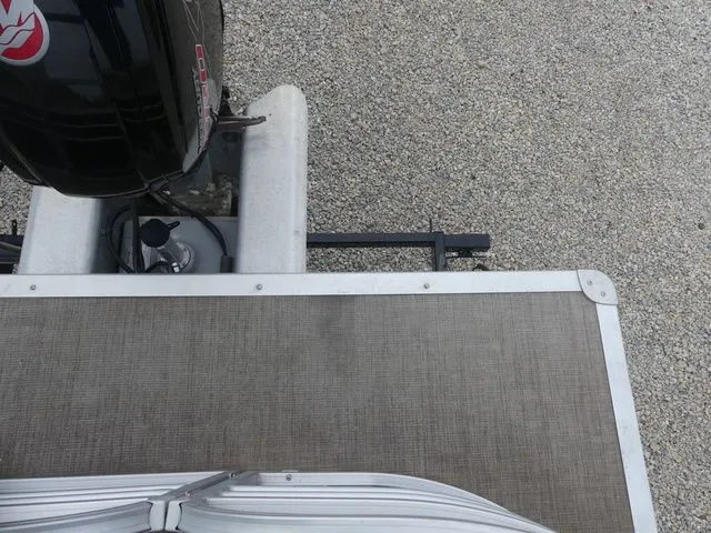 Slide: The Image of Sun Tracker Party Barge 22 DLX 2022 - 17