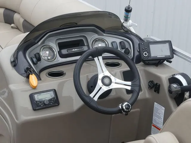 Slide: The Image of Sun Tracker Party Barge 22 DLX 2022 - 20