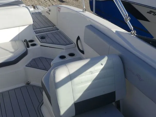 Slide: The Image of Sea Ray SPX 210 2020 - 16