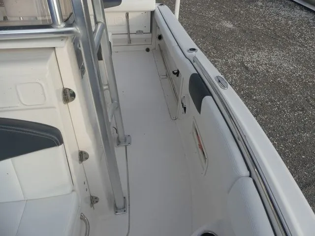 Slide: The Image of Robalo R222 2020 - 17