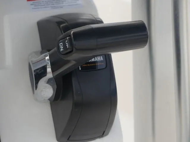 Slide: The Image of Robalo R222 2020 - 20