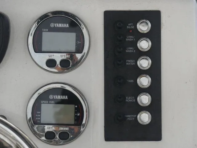 Slide: The Image of Robalo R222 2020 - 21