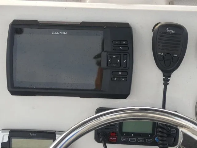 Slide: The Image of Robalo R222 2020 - 22