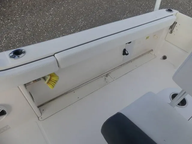 Slide: The Image of Robalo R222 2020 - 26