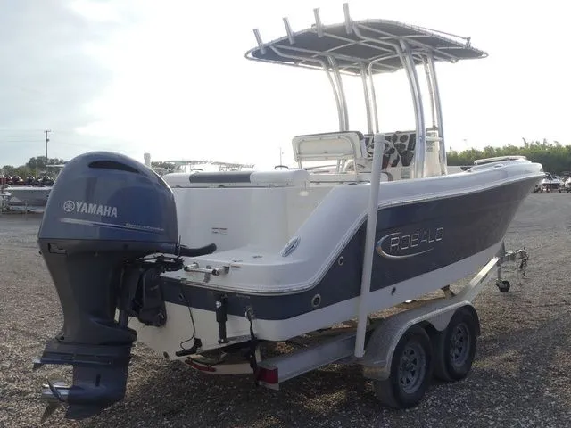 Slide: The Image of Robalo R222 2020 - 4