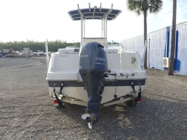 Slide: The Image of Robalo R222 2020 - 5