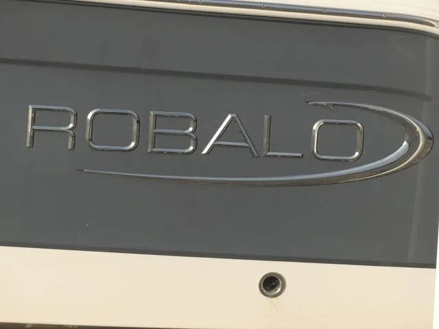 Slide: The Image of Robalo R222 2020 - 8