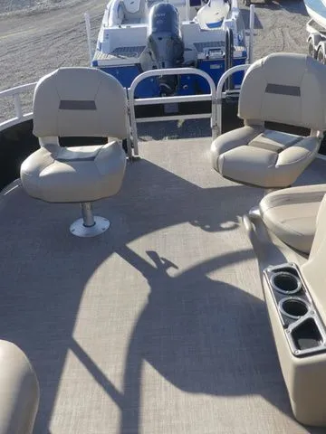 Slide: The Image of Sun Tracker Bass Buggy® 16 XL 2021 - 10