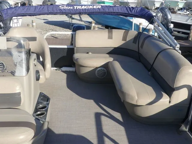 Slide: The Image of Sun Tracker Bass Buggy® 16 XL 2021 - 11