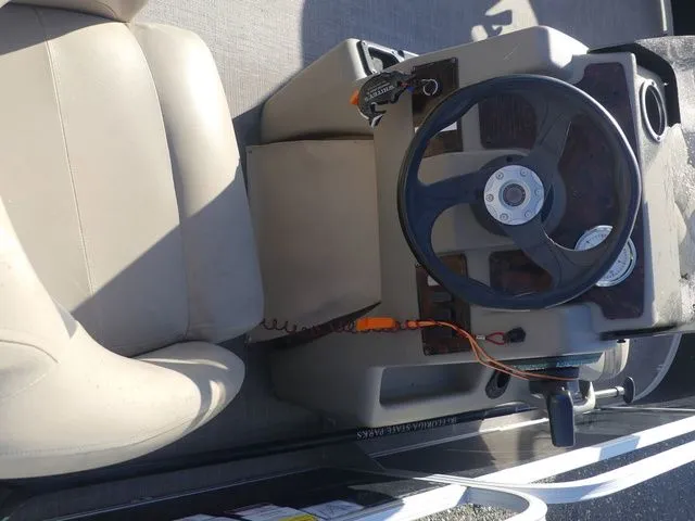 Slide: The Image of Sun Tracker Bass Buggy® 16 XL 2021 - 12