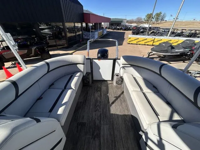 Slide: The Image of Crest Classic LX 220 L CPT 2023 - 16