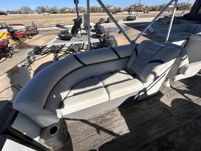 Slide: The Image of Crest Classic LX 220 L CPT 2023 - 21