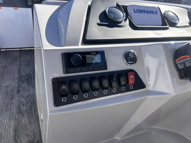 Slide: The Image of Crest Classic LX 220 L CPT 2023 - 26