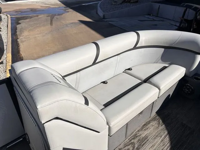 Slide: The Image of Crest Classic LX 220 L CPT 2023 - 27