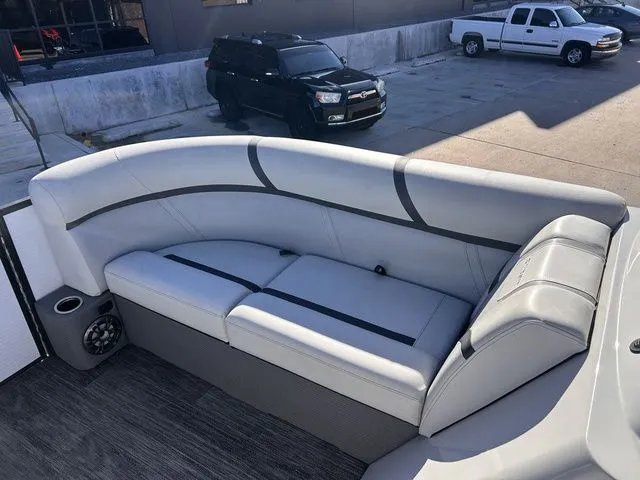 Slide: The Image of Crest Classic LX 220 L CPT 2023 - 28