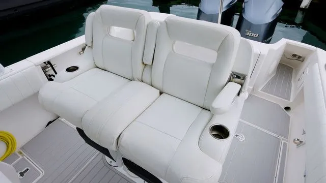 Slide: The Image of Intrepid 327 C 2014 - 10