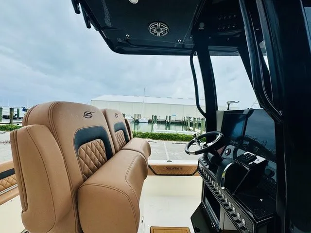 Slide: The Image of Shearwater 260 LFX 2026 - 10