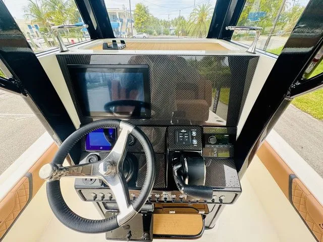 Slide: The Image of Shearwater 260 LFX 2026 - 11