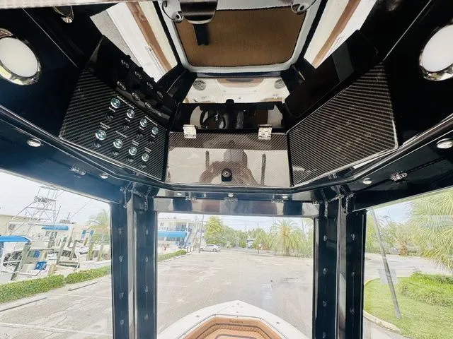 Slide: The Image of Shearwater 260 LFX 2026 - 13