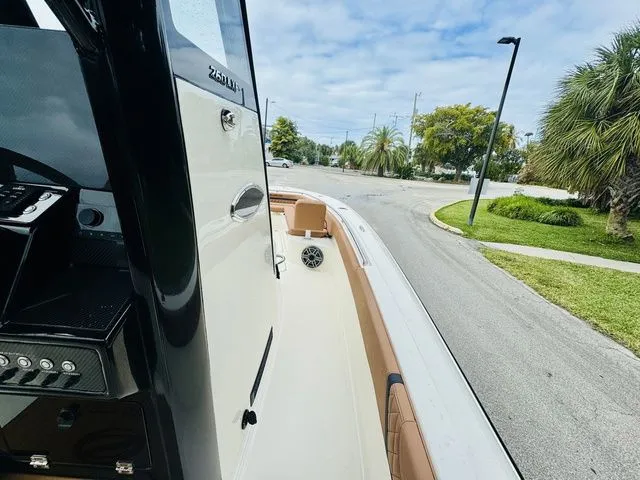 Slide: The Image of Shearwater 260 LFX 2026 - 14