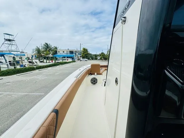 Slide: The Image of Shearwater 260 LFX 2026 - 15