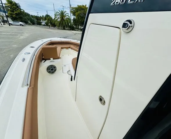 Slide: The Image of Shearwater 260 LFX 2026 - 16