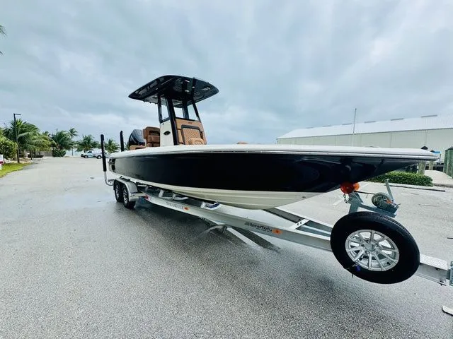 Slide: The Image of Shearwater 260 LFX 2026 - 25