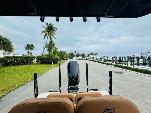 Slide: The Image of Shearwater 260 LFX 2026 - 9