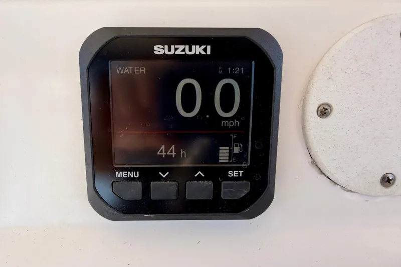 Slide: The Image of Suzuki digital display on 2007 Pro-Line 32 Express boat showing 0 mph and 44 hours. - 15