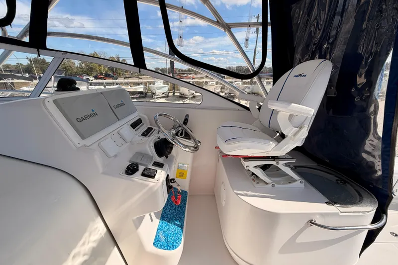 Slide: The Image of 2007 Pro-Line 32 Express boat cockpit with Garmin navigation and captain's chair. - 9