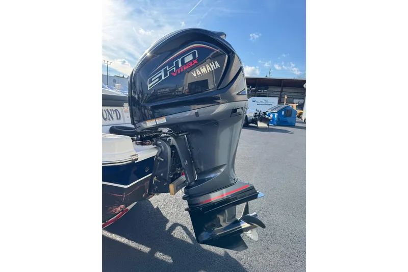 Slide: The Image of 2022 Chaparral 23 SSi OB with Yamaha SHO VMAX outboard motor. - 20