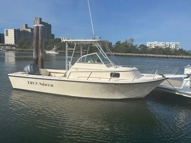 The Image of Parker Marine 2310 Walkaround 2004 - 1