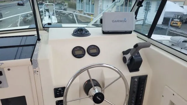 Slide: The Image of Parker Marine 2310 Walkaround 2004 - 10