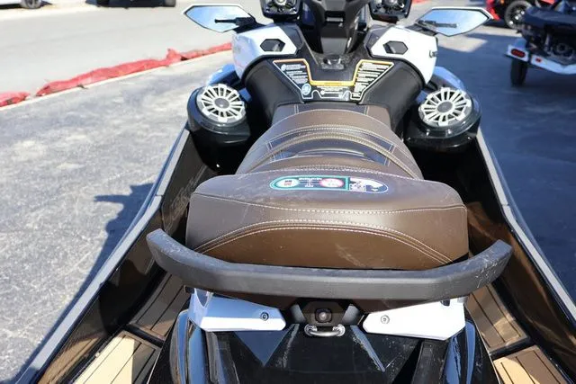 Slide: The Image of Kawasaki Jet Ski® Ultra® 160 LX 2026 - 12