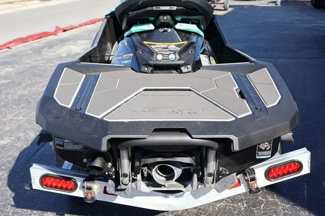 Slide: The Image of Kawasaki Jet Ski® Ultra® 310 LX-S 2026 - 11