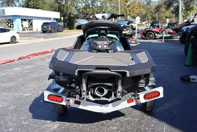 Slide: The Image of Kawasaki Jet Ski® Ultra® 310 LX-S 2026 - 5