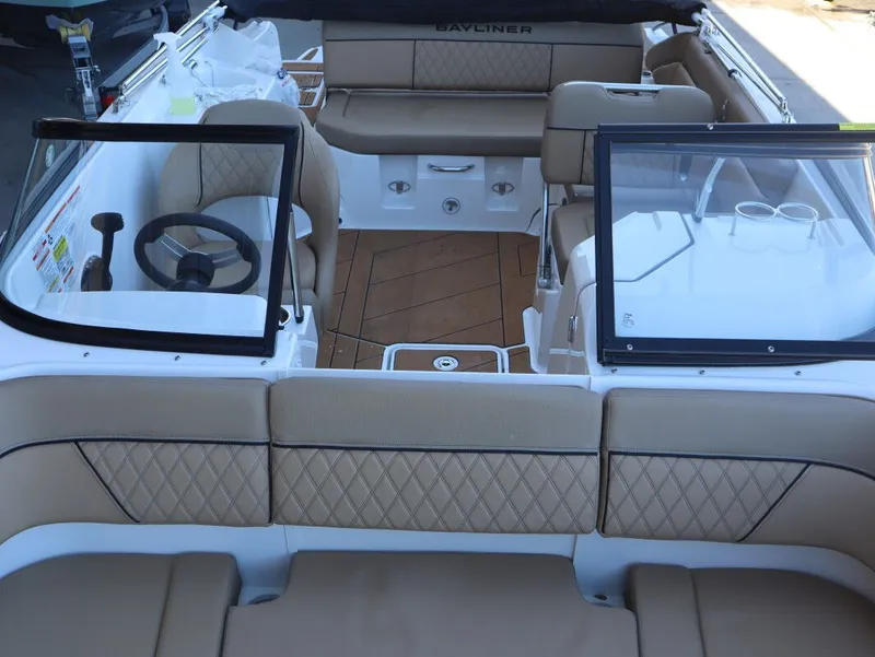 Slide: The Image of Bayliner D22 2026 - 9