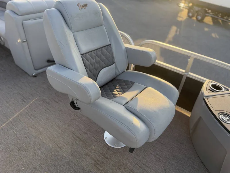 Slide: The Image of Ranger Reata 220F 2020 - 12