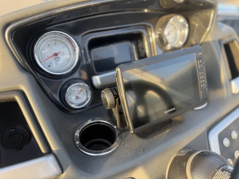 Slide: The Image of Ranger Reata 220F 2020 - 20