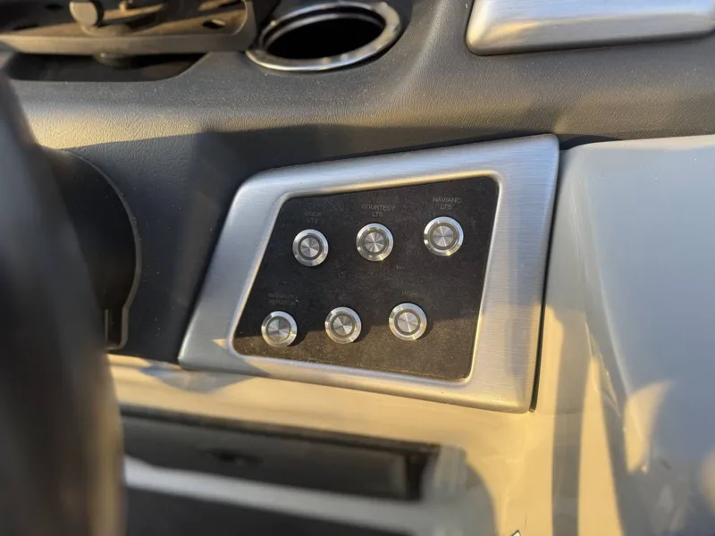 Slide: The Image of Ranger Reata 220F 2020 - 22