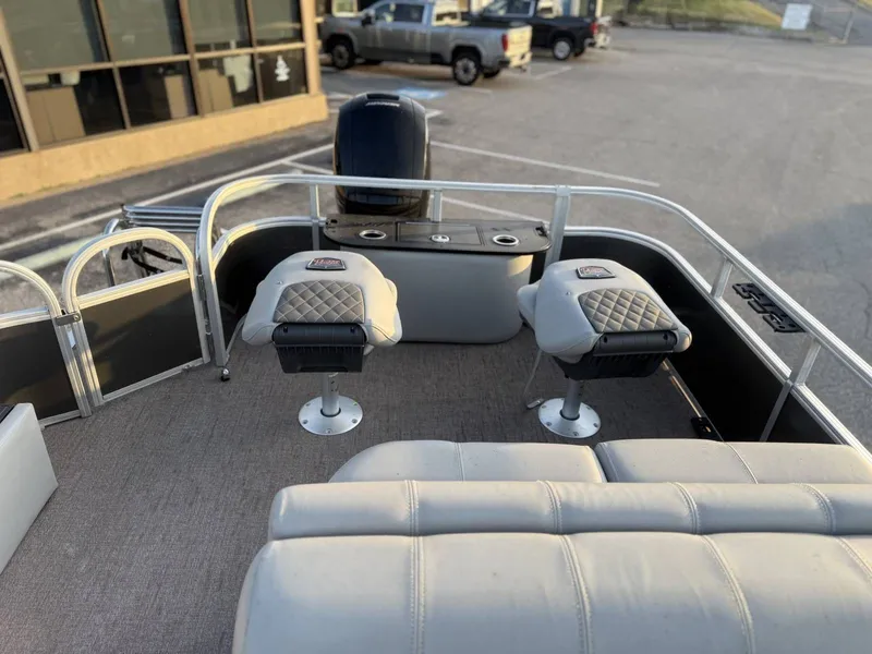 Slide: The Image of Ranger Reata 220F 2020 - 23