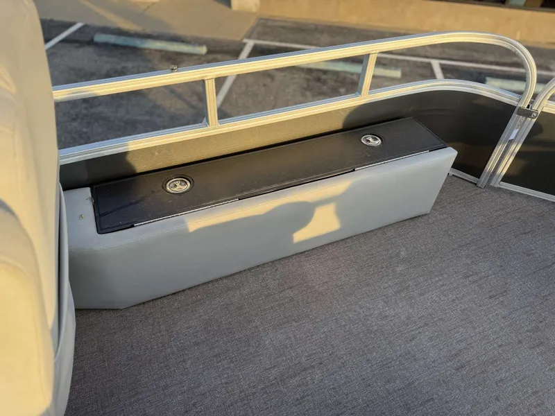 Slide: The Image of Ranger Reata 220F 2020 - 24