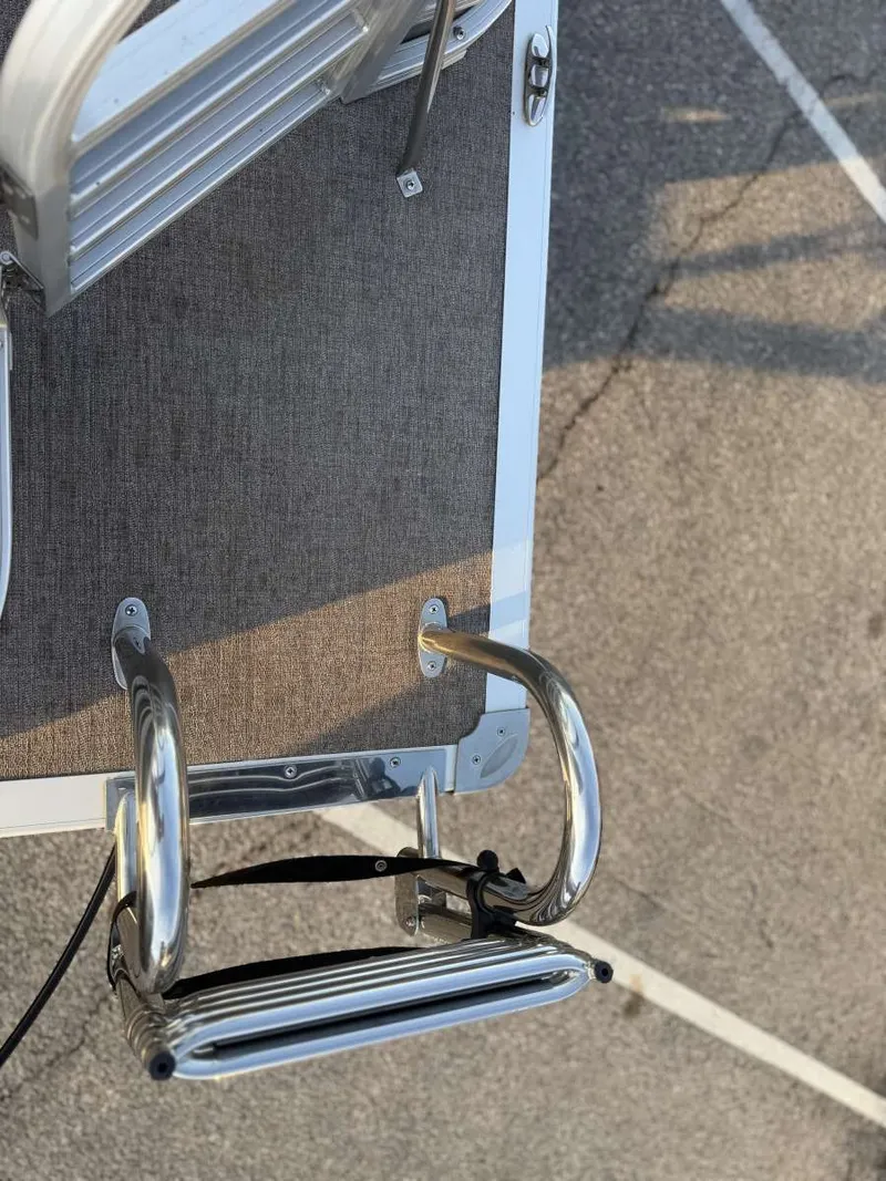 Slide: The Image of Ranger Reata 220F 2020 - 34