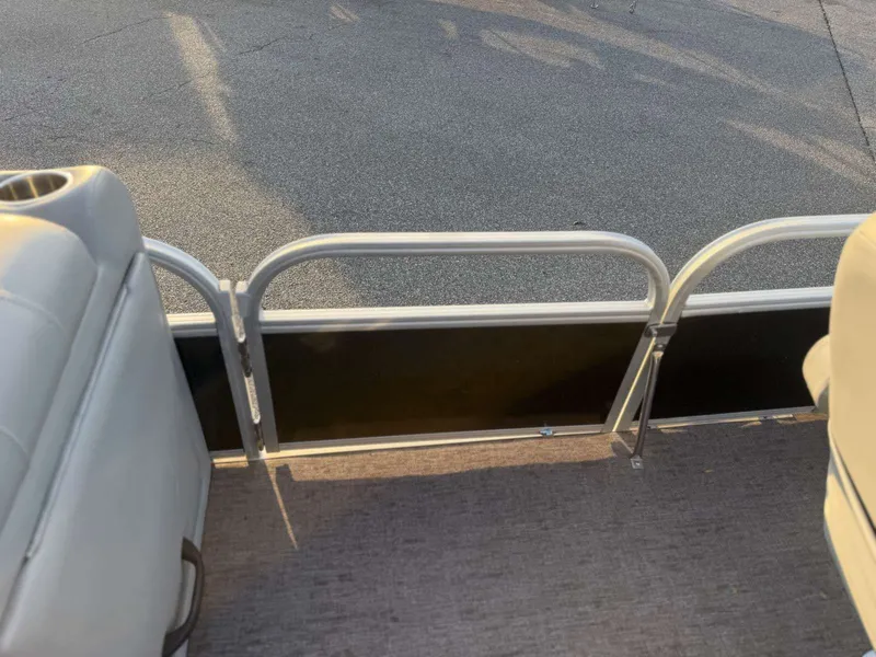 Slide: The Image of Ranger Reata 220F 2020 - 36